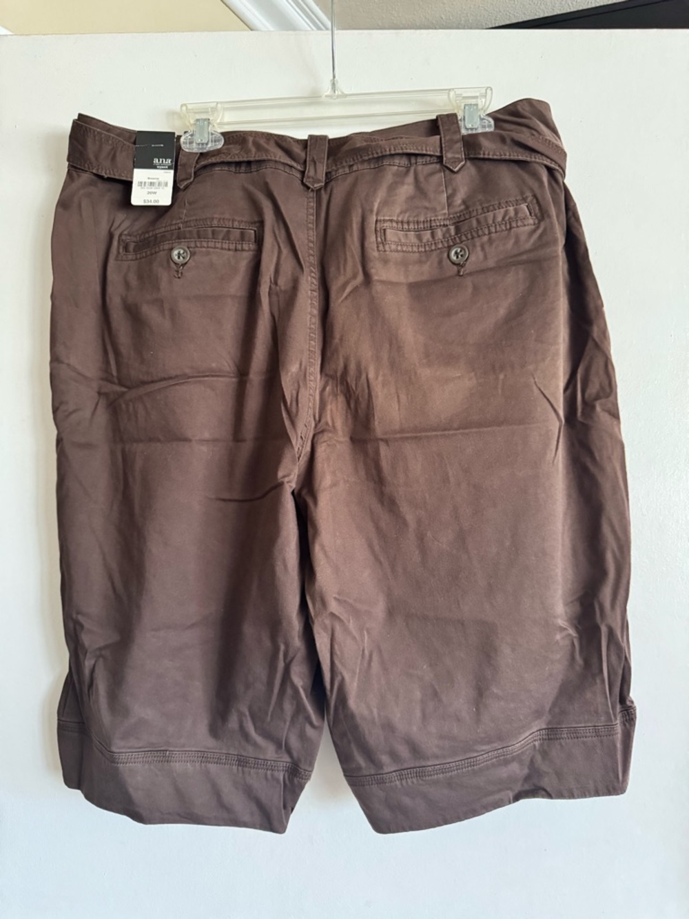 NWT a.n.a Brown knee length pocketed Bermuda shorts matching tie belt Sz 20 - Picture 2 of 4